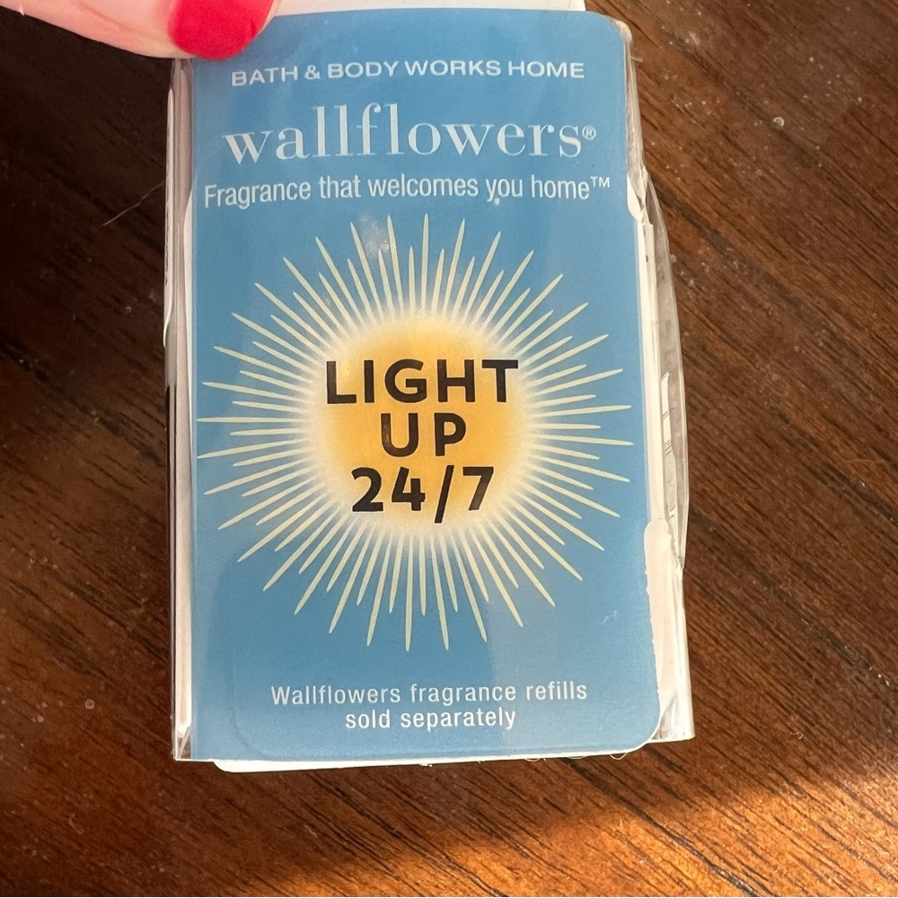 Bath and Bodyworks Succulent Skull Nightlight Wallflowers Fragrance Plug - Picture 4 of 5